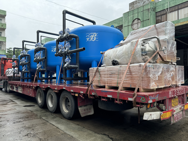 出貨啦！兩臺(tái)17米貨車裝著6個(gè)大罐子的純水系統(tǒng)出貨啦！